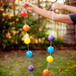 diy-plastic-ball-garland-5