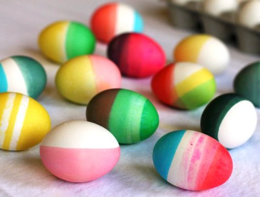Покраска яиц в технике Color-blocking